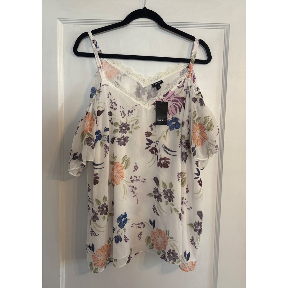 NWT Torrid White Floral Short-Sleeve Blouse Size 3X (22-24)